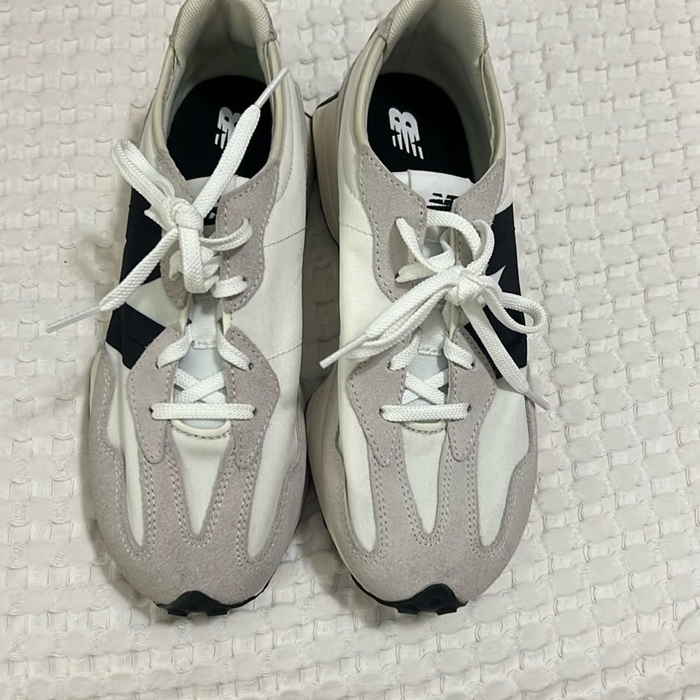 new balance 327 size boys us 5 fits a women 6.5